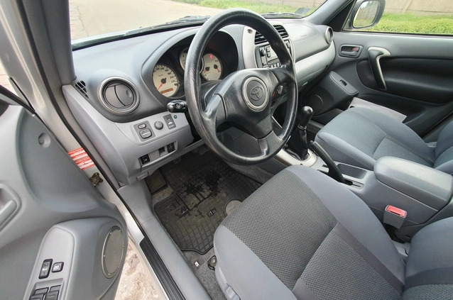Toyota RAV4 cena 30500 przebieg: 122645, rok produkcji 2003 z Grudziądz małe 301